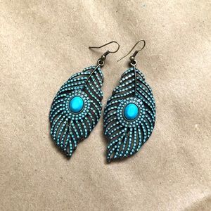 Feather shaped earrings